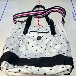Lululemon (en) lighten up tote bag